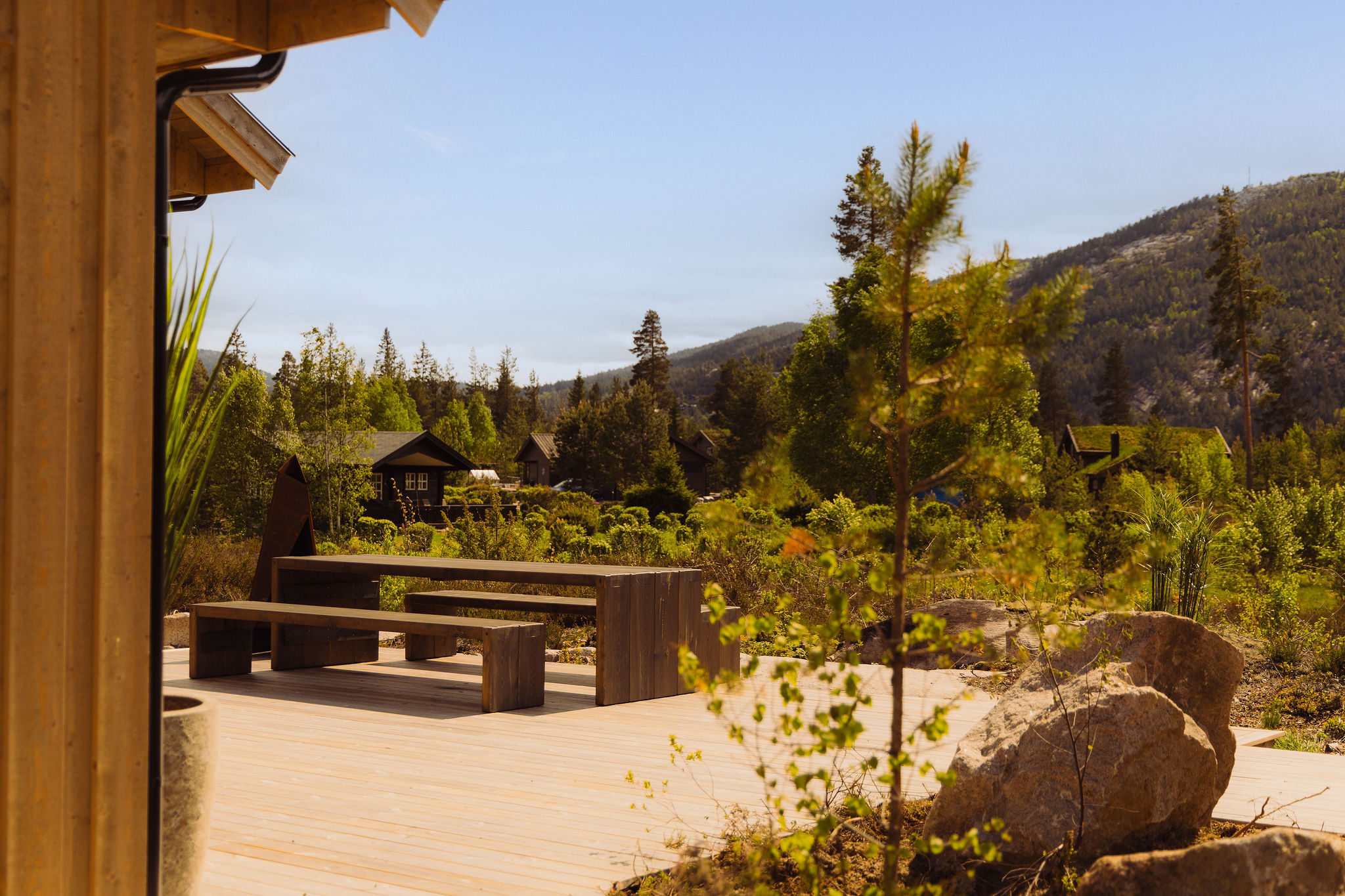 Villa Fell Fjord — terras met hottub en bergzicht